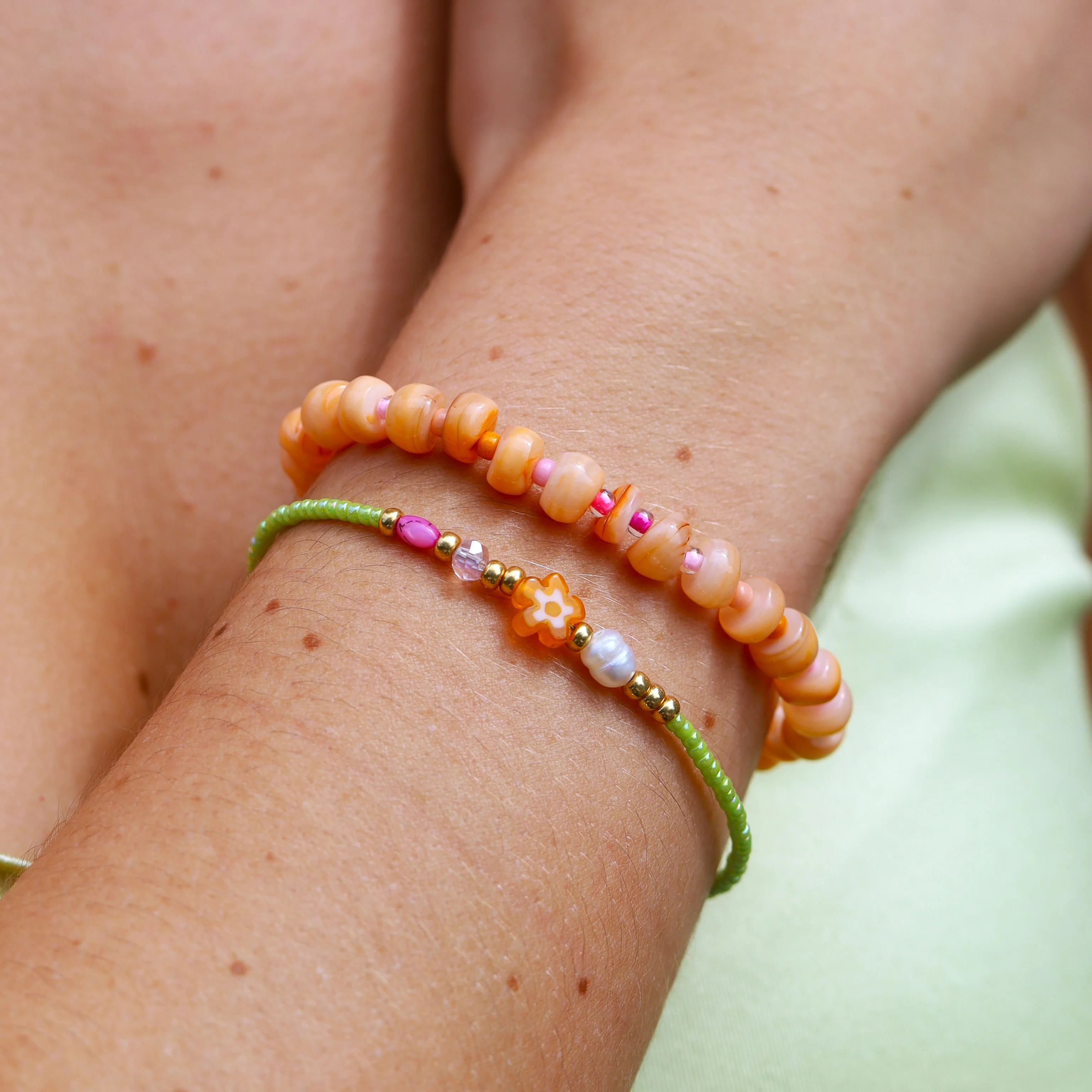 Armband groen met oranje bloem - Image 4