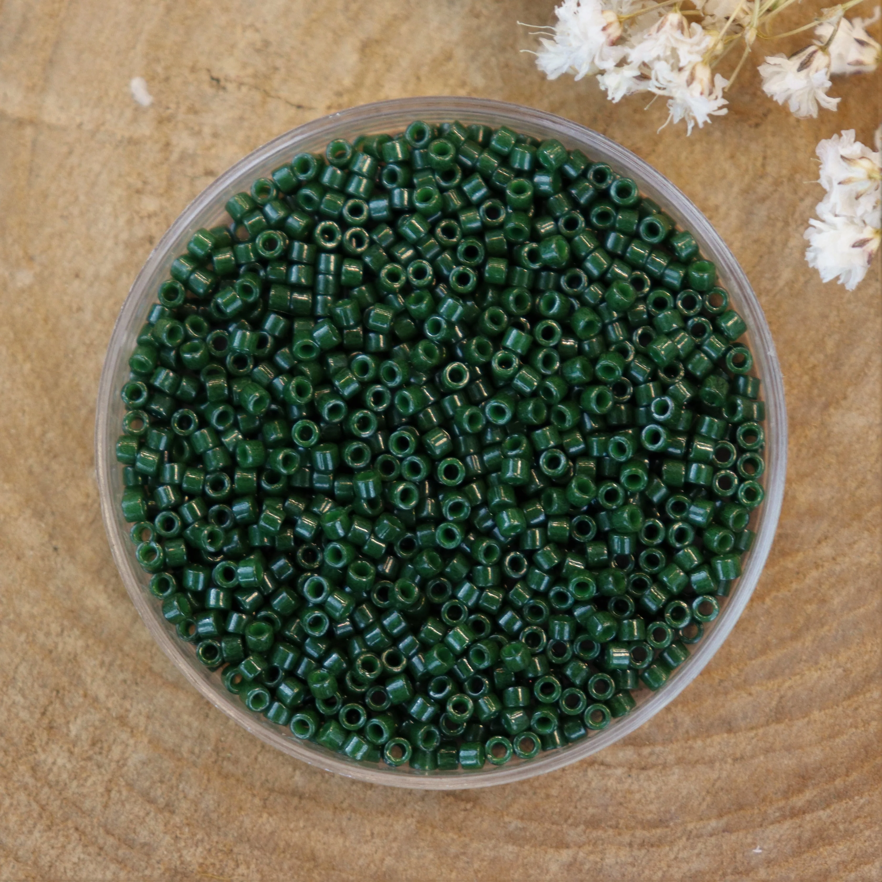 DB-663 Dyed opaque forest green 5 gram