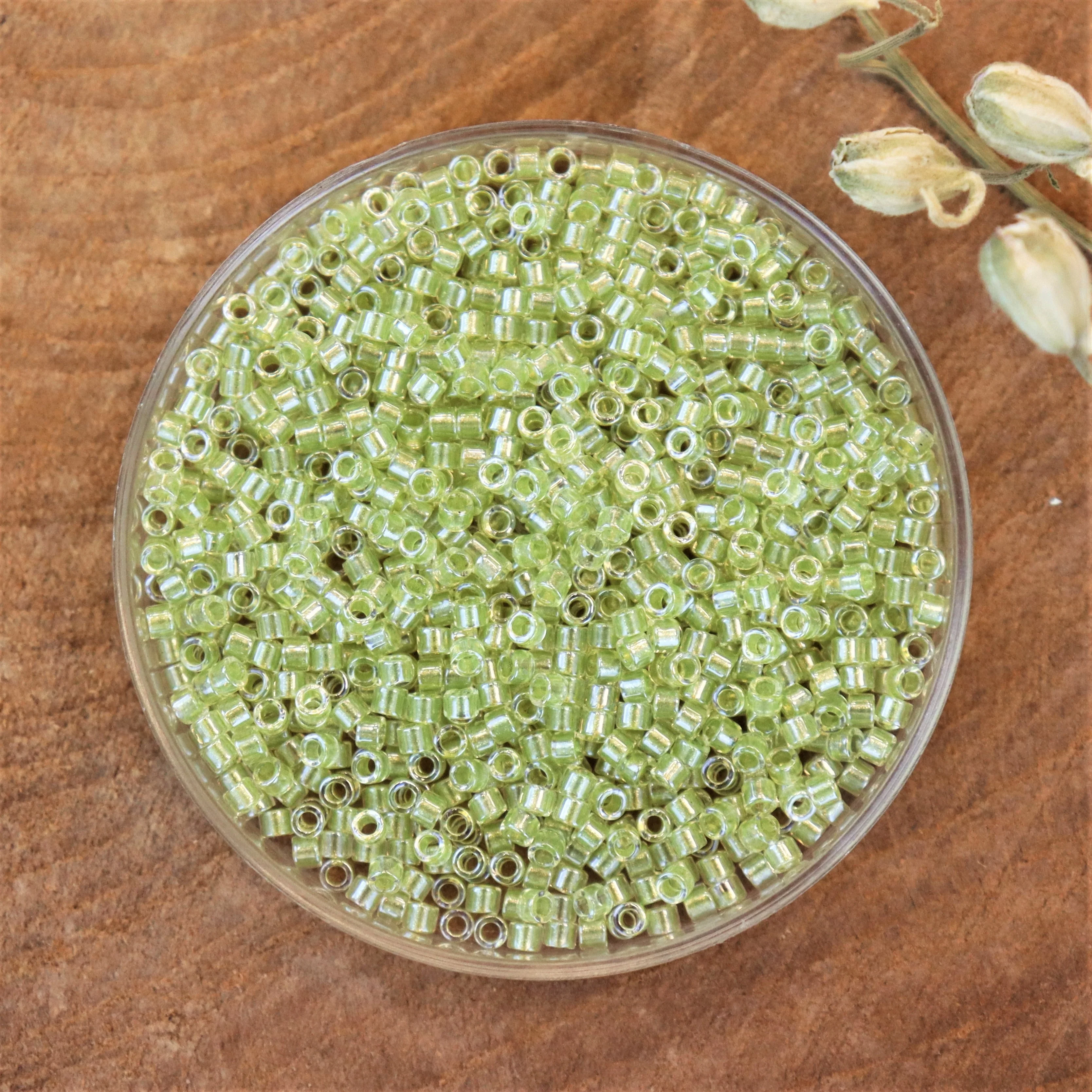 DB-903 Sparkling peridot lined crystal 5 gram