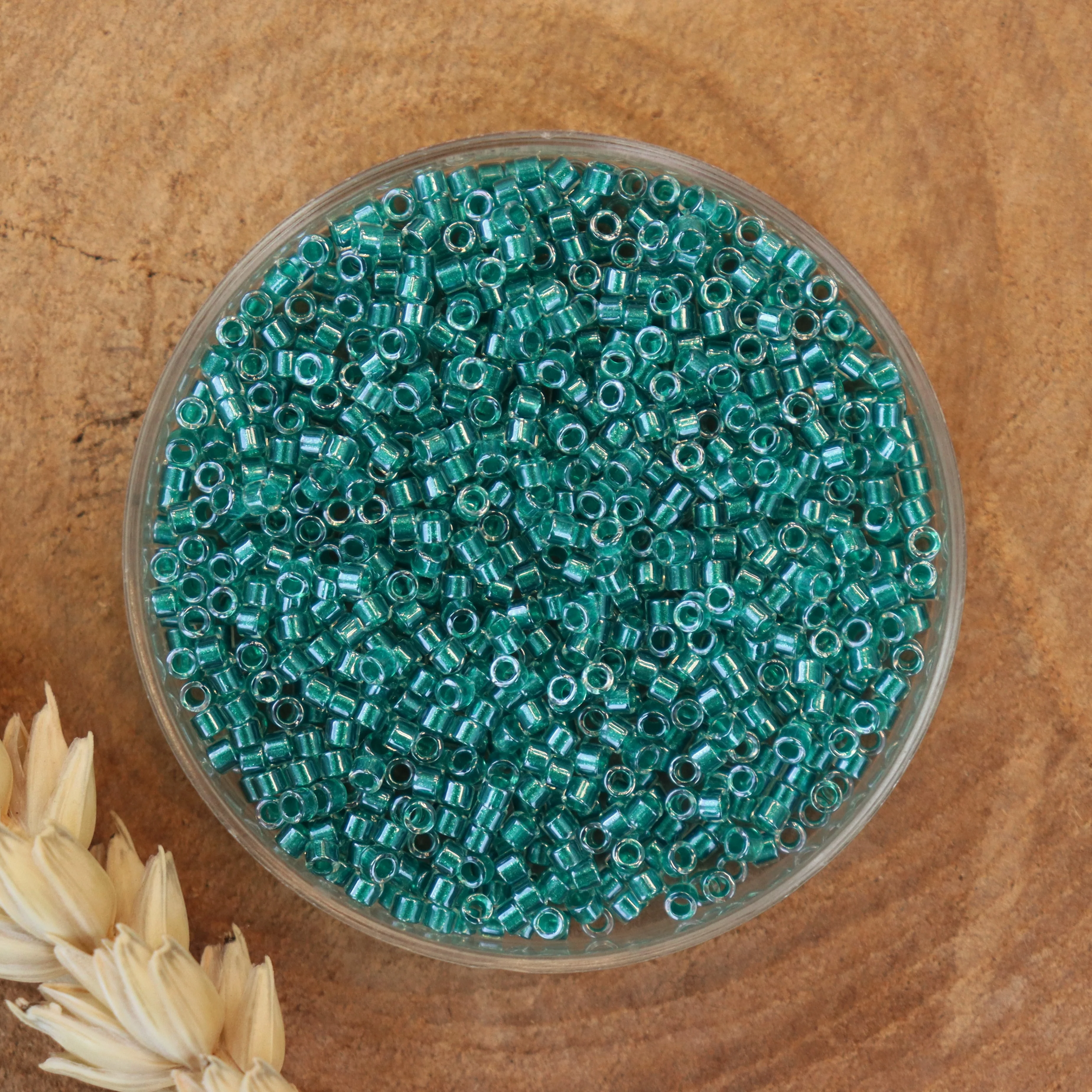 DB-918 Sparkling teal lined crystal 5 gram