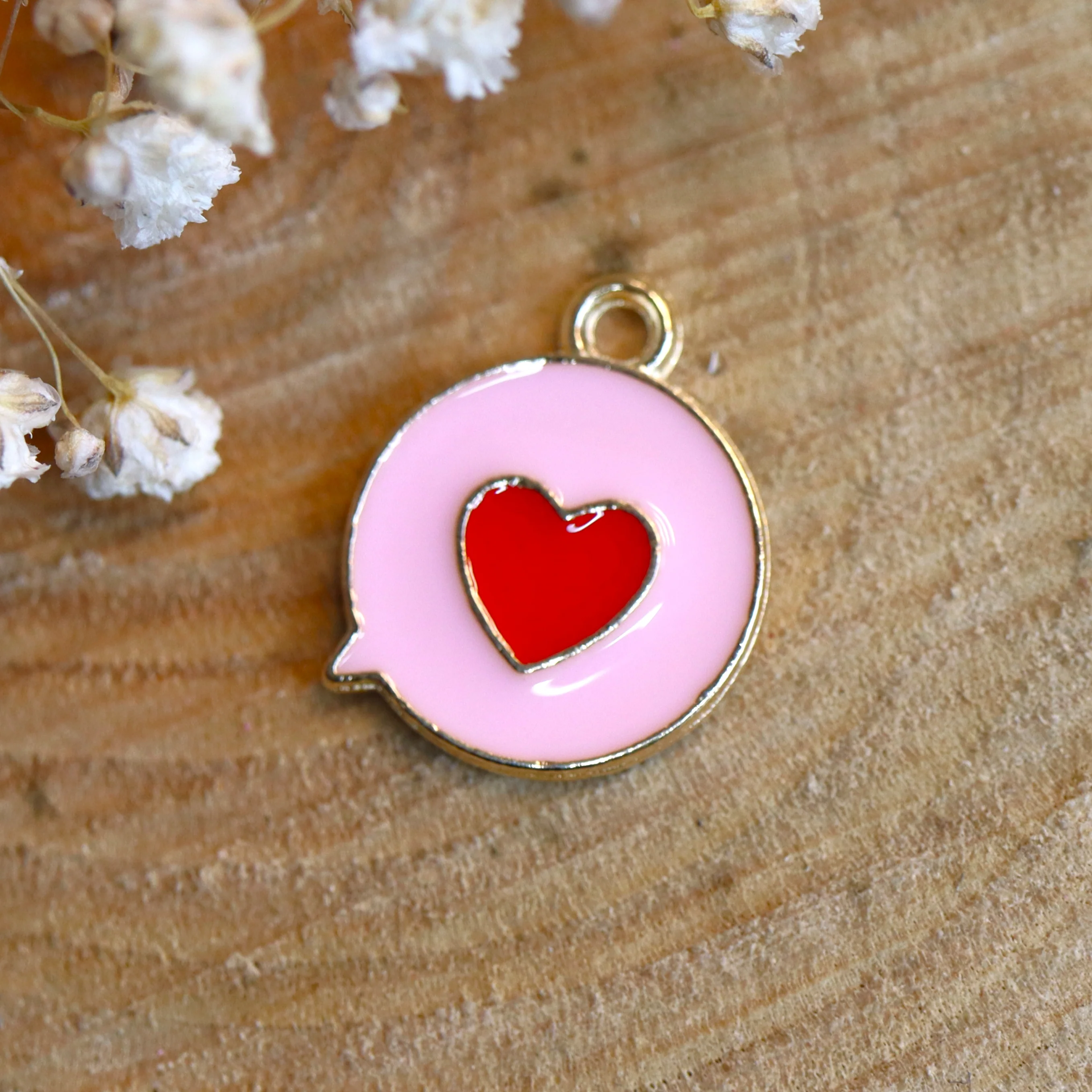 Enamel bedel - hart tekstwolkje goud