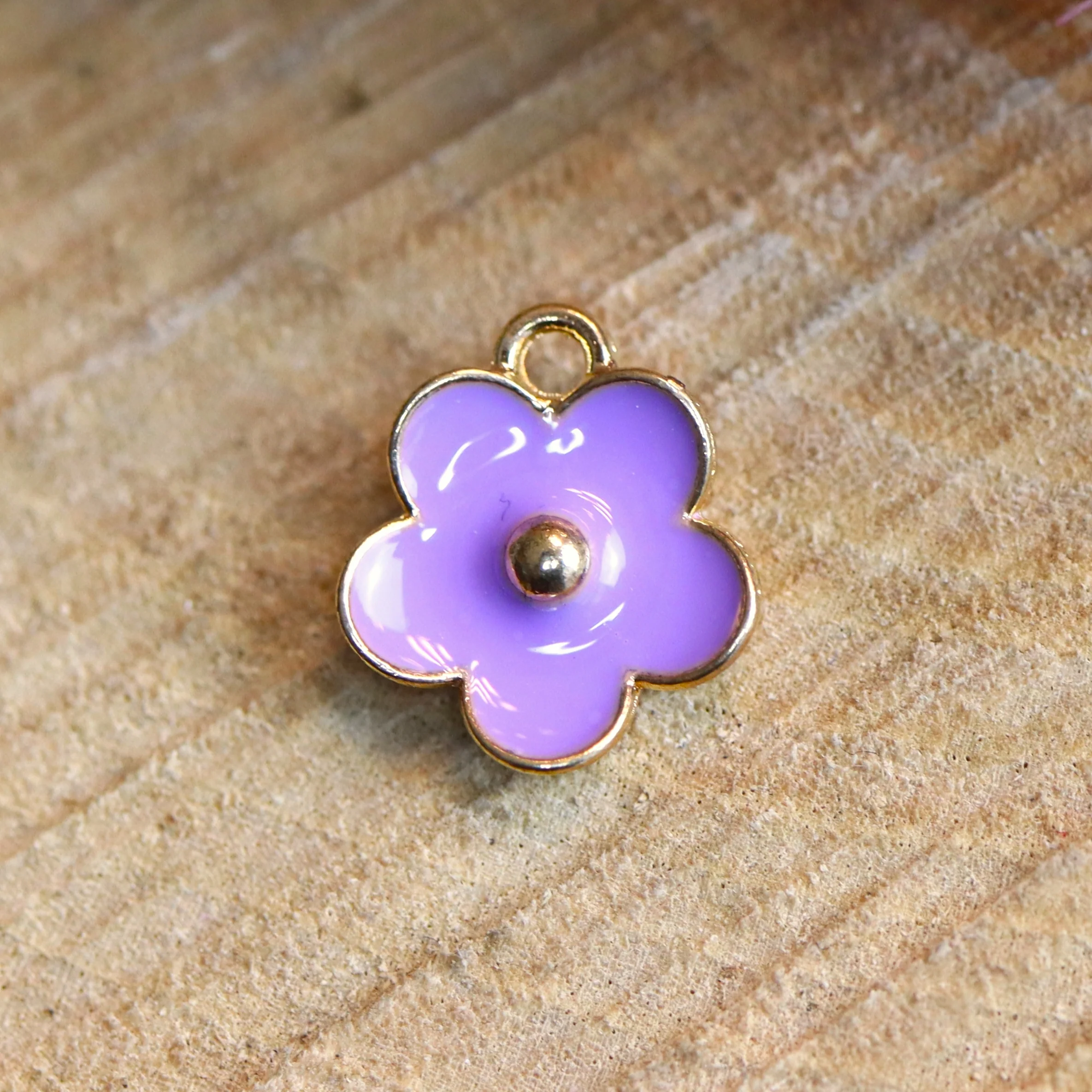 Enamel bedel - lila bloem goud