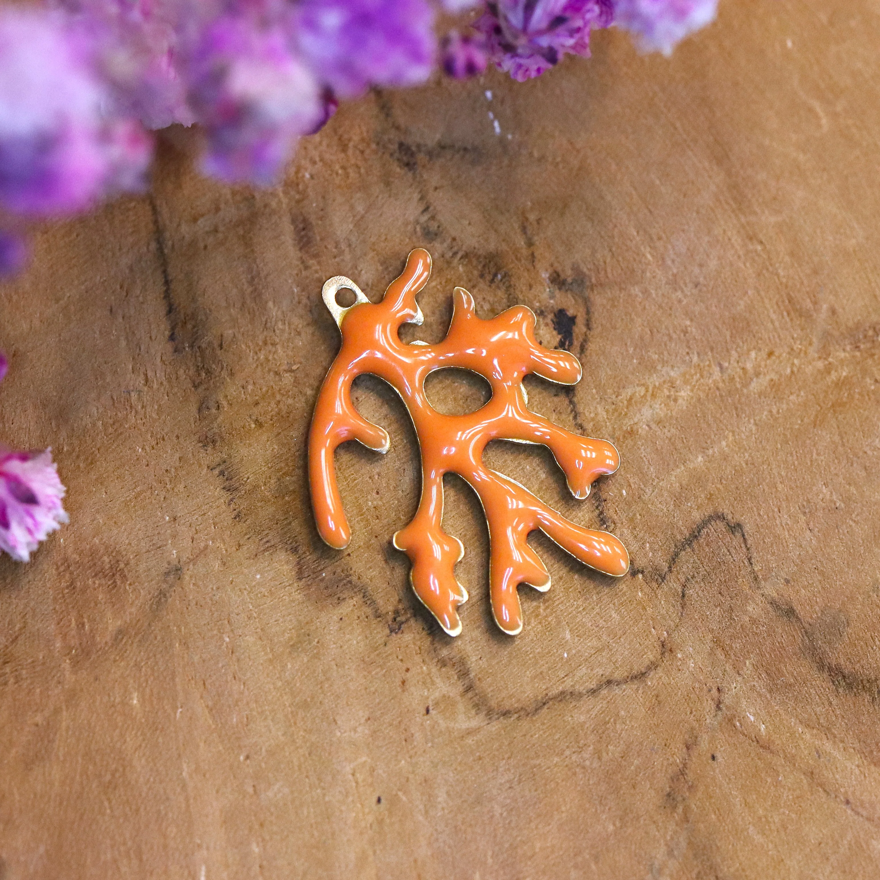 Enamel bedel - oranje koraal goud