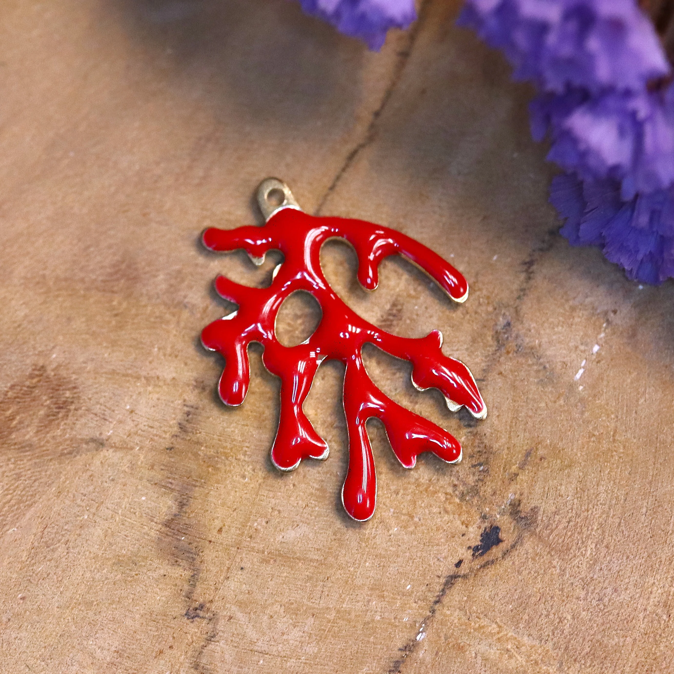 Enamel bedel - rood koraal goud