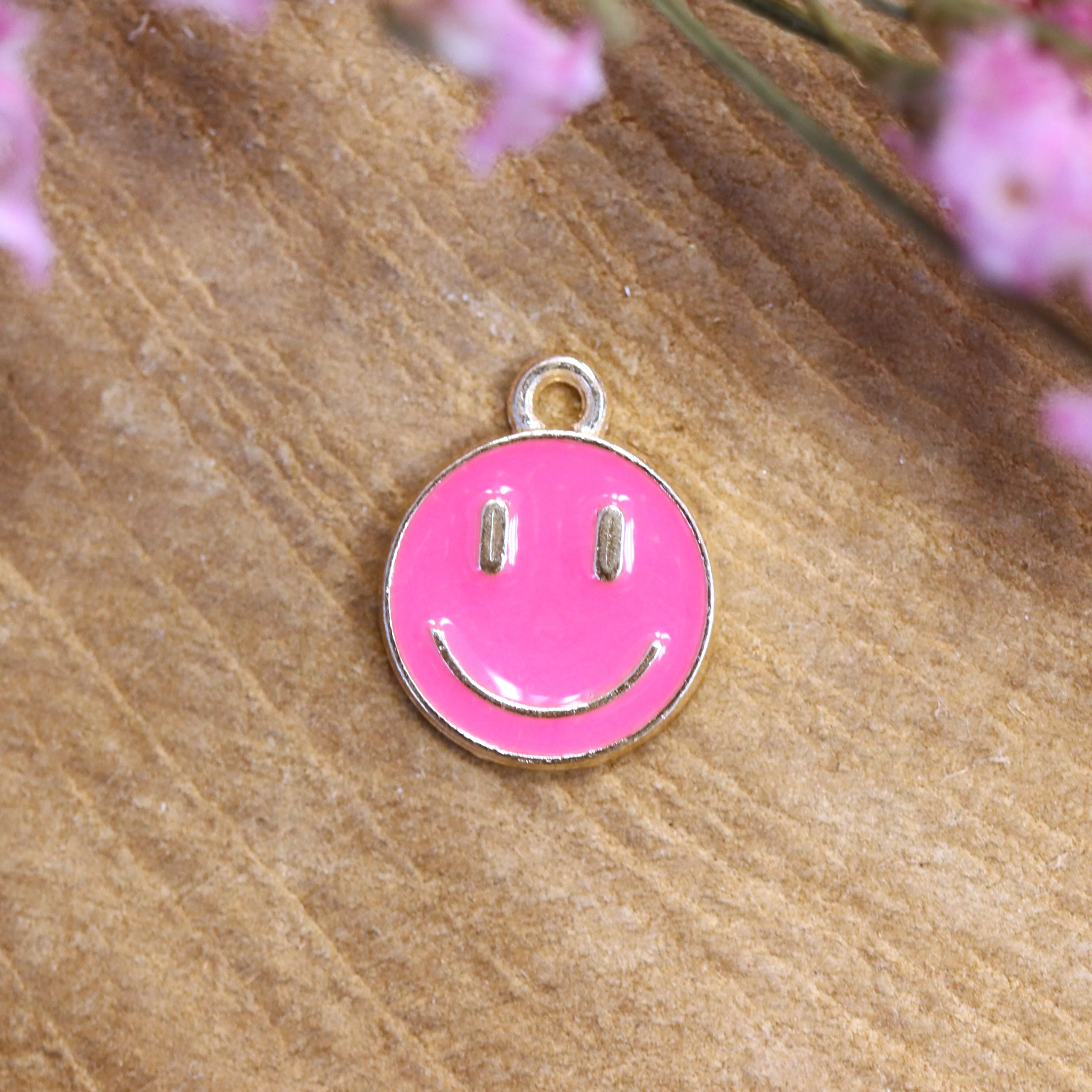 Enamel bedel - smiley roze goud