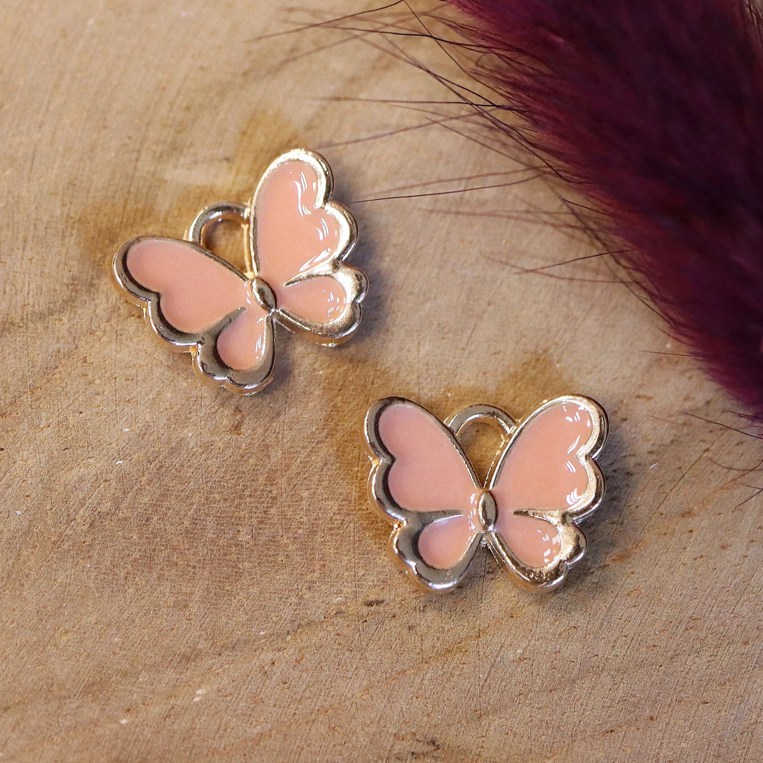 Enamel bedel - vlinder peach