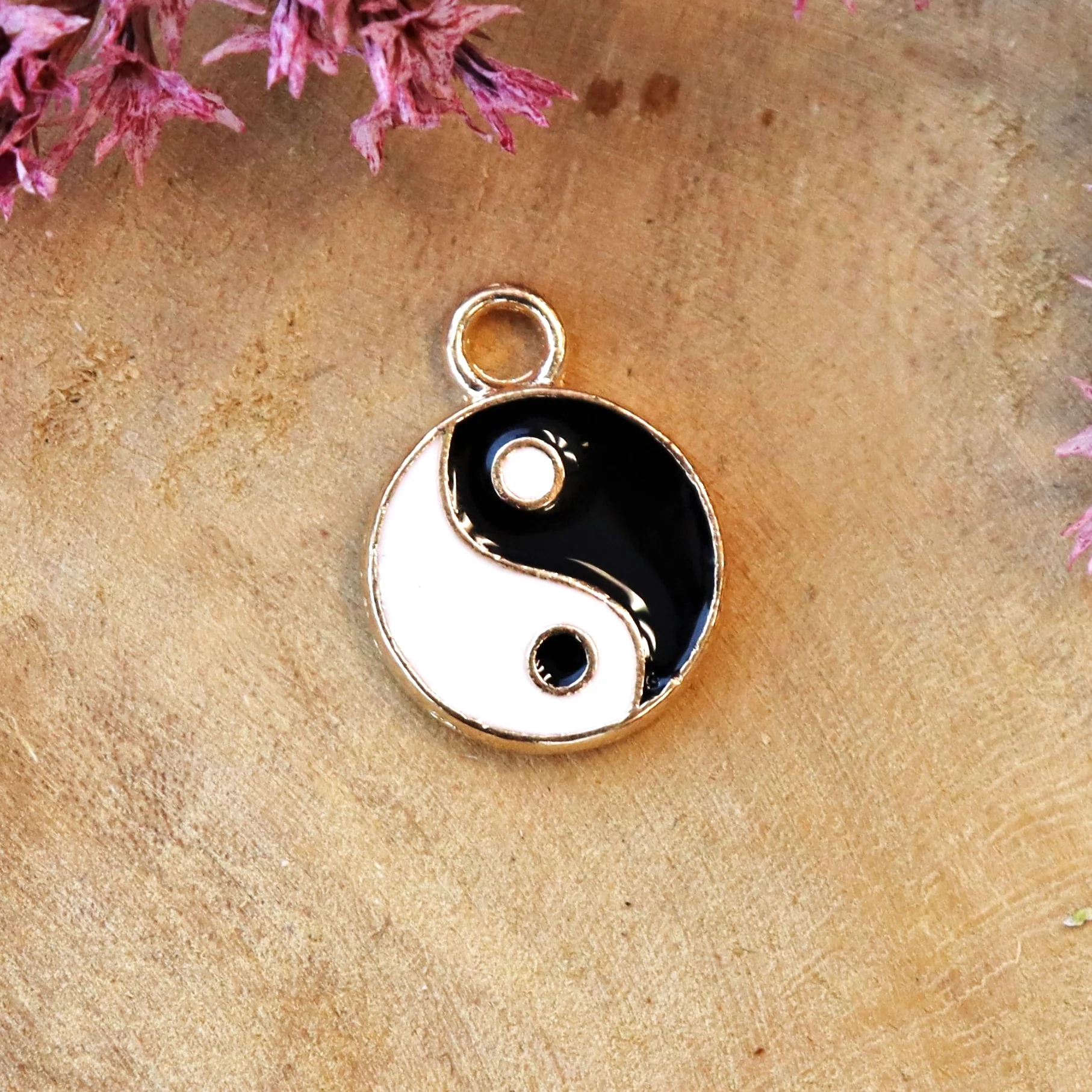 Enamel bedel - Yin Yang goud