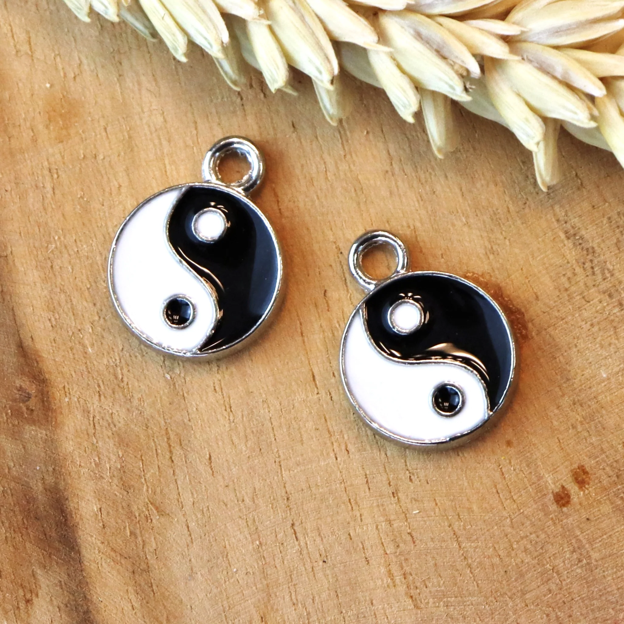 Enamel bedel - Yin Yang zilver