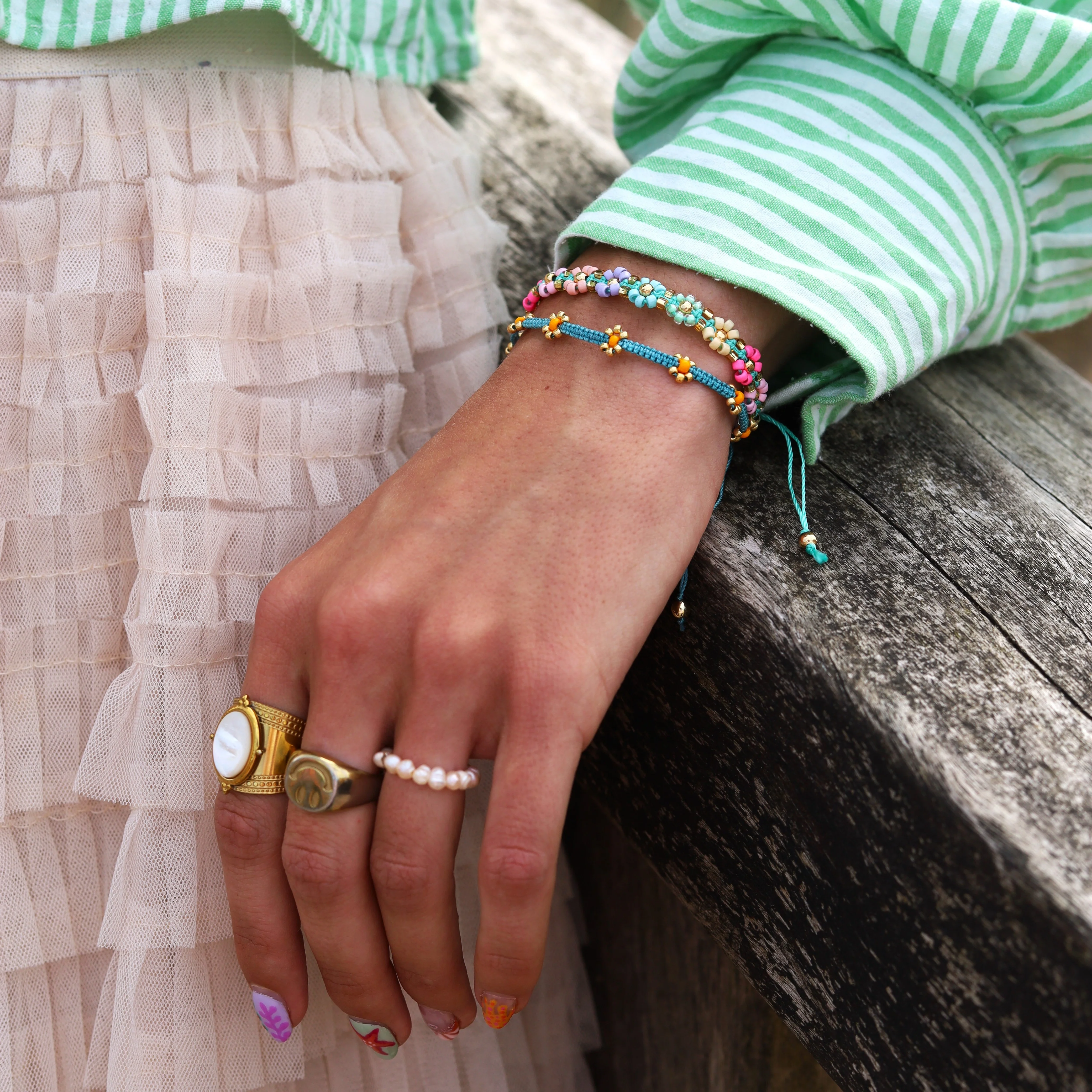 Geknoopte armband met bloemetjes - blauw - Image 2