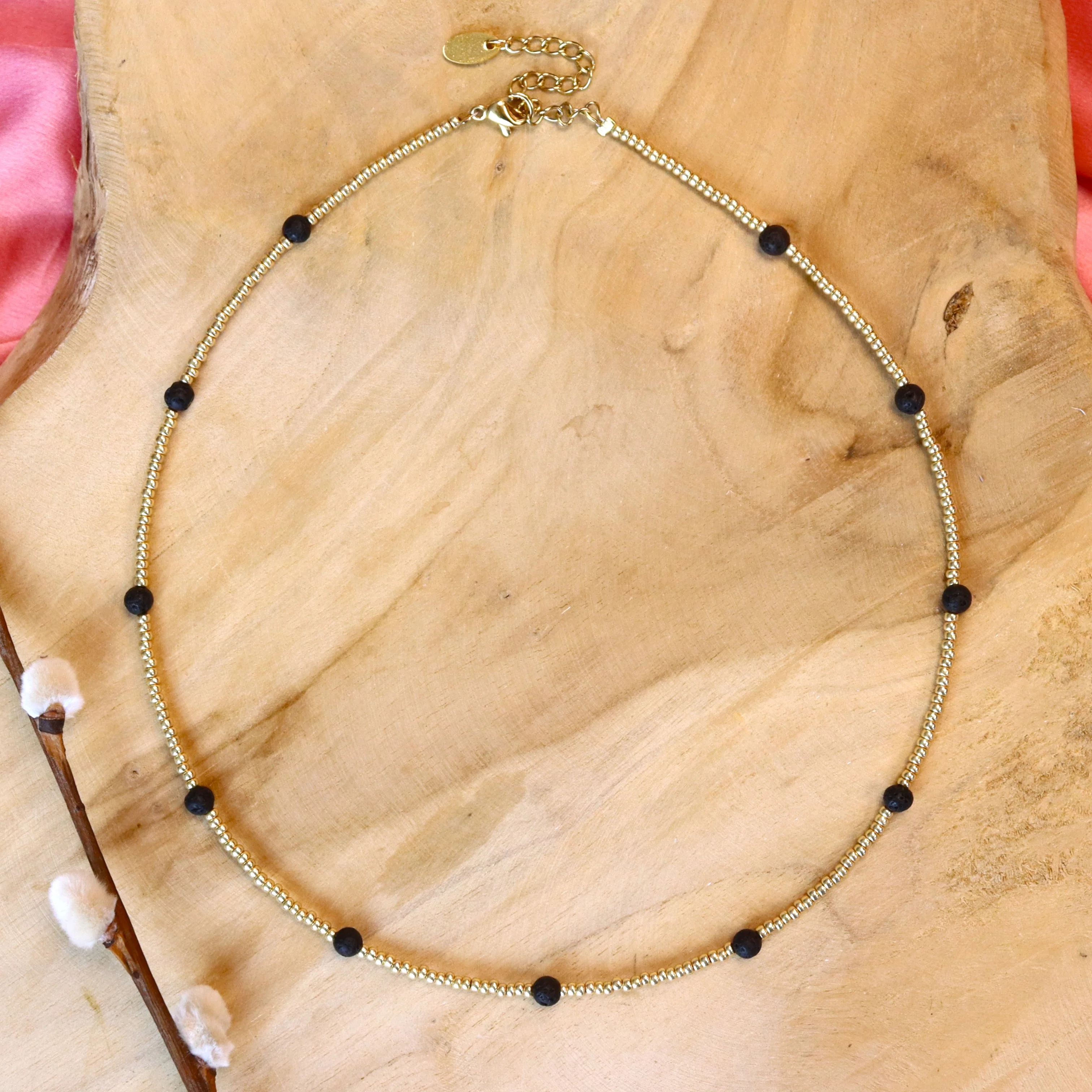 Gouden kralenketting - lavasteen