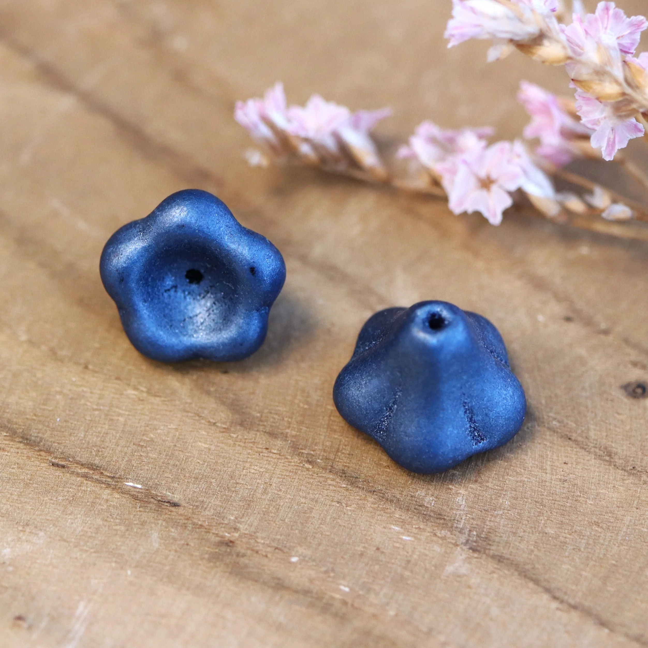 Kraal blauw - bloemvormig