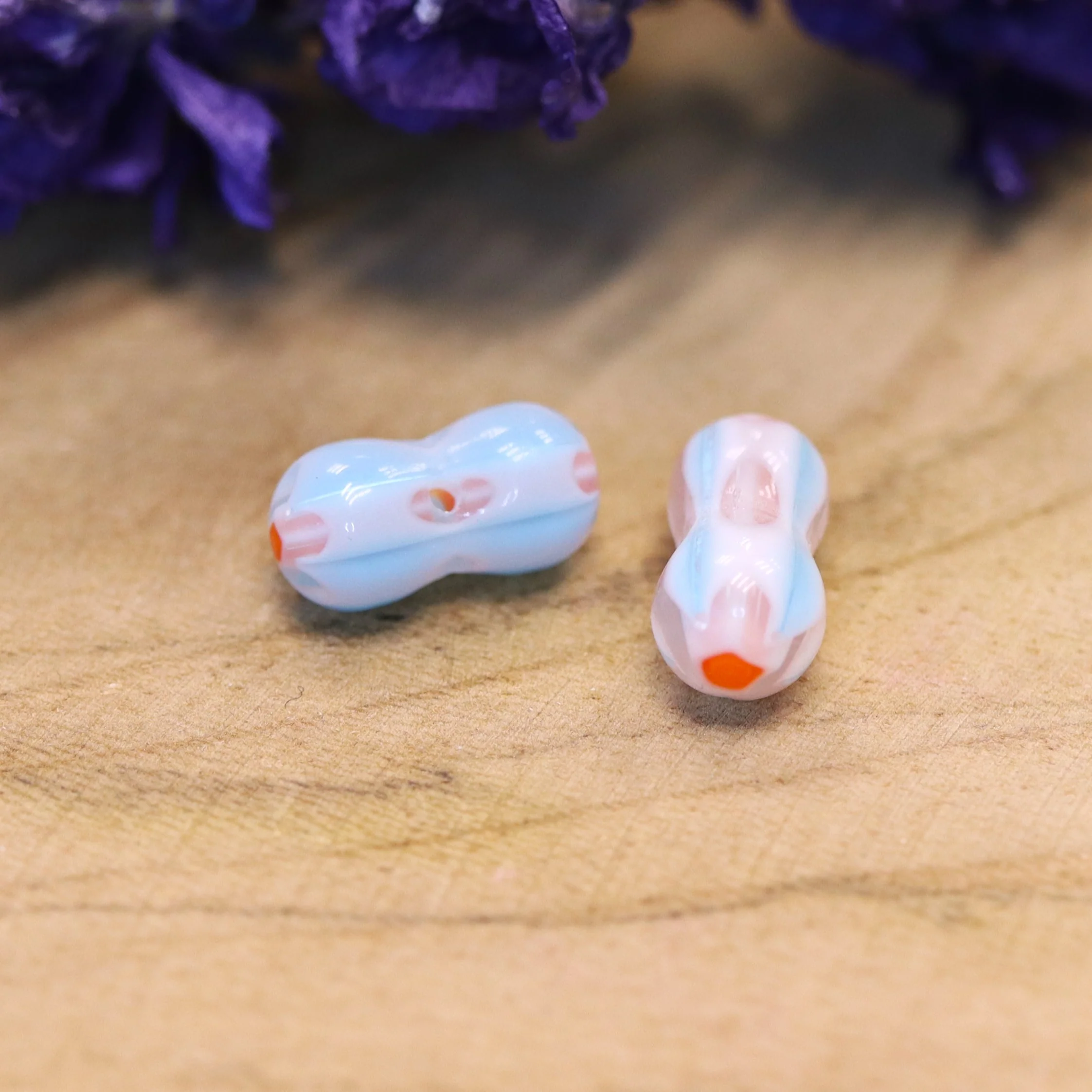 Kraal blauw - glaskraal tube met oranje bloem