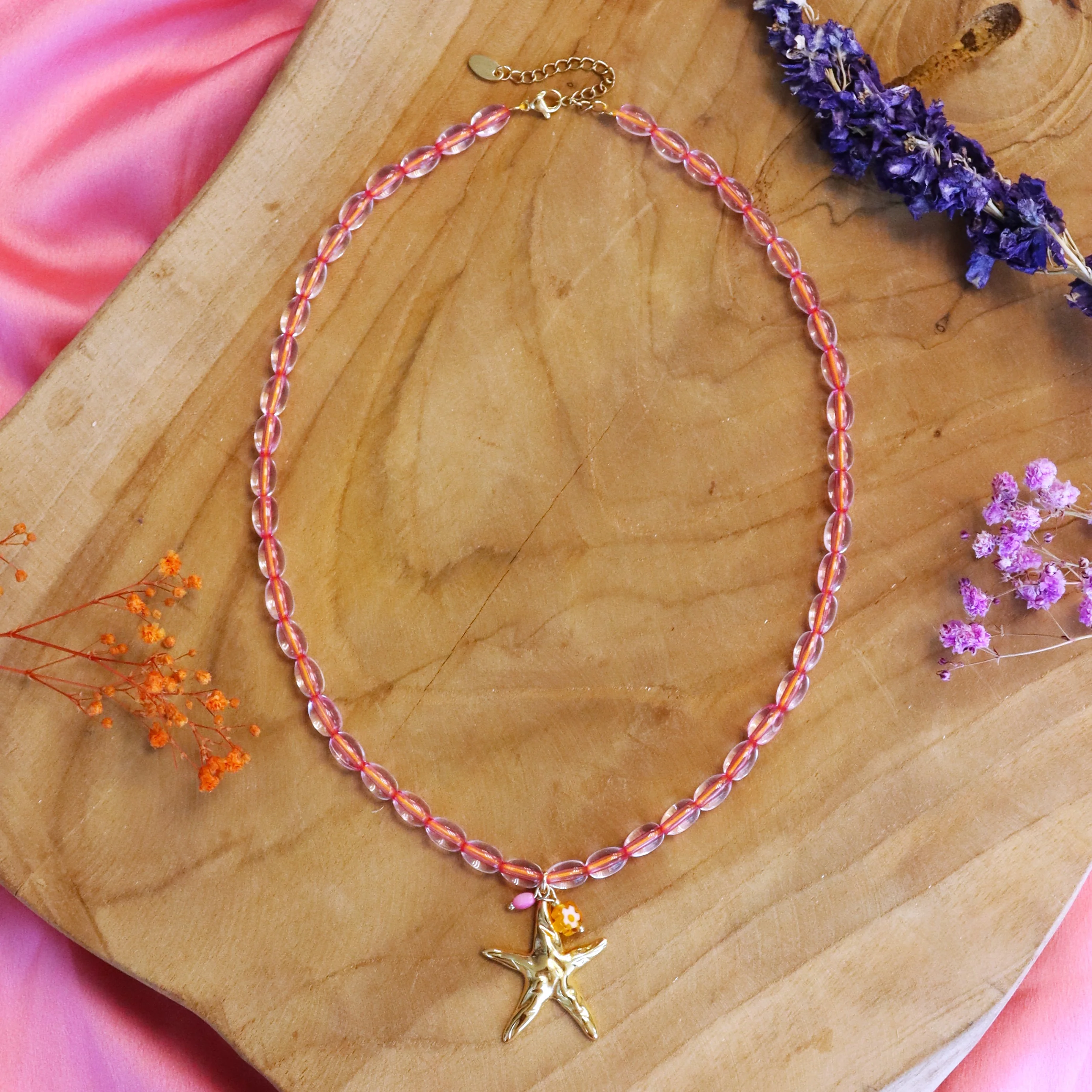 Kralenketting - roze met gouden zeesterbedel