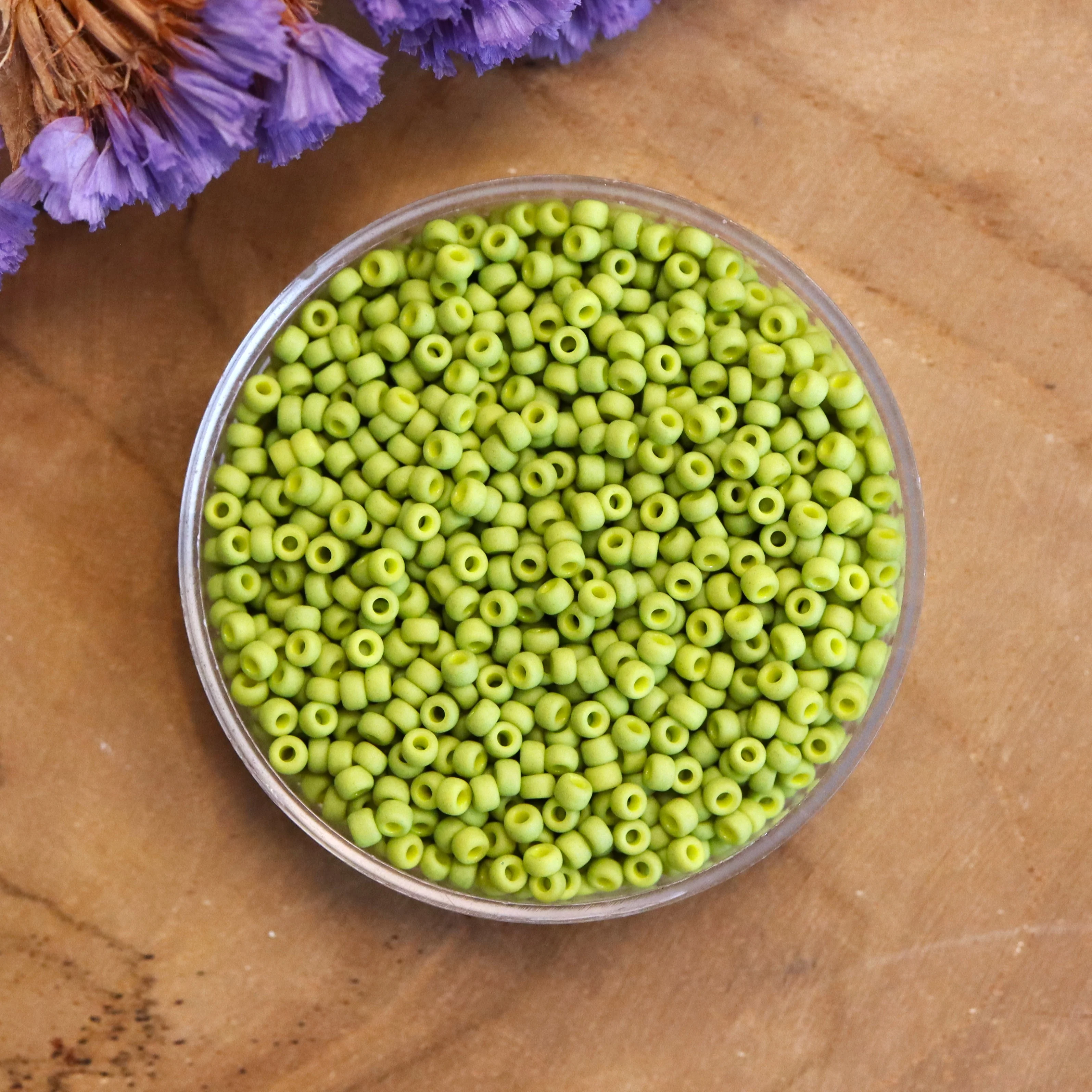 MR11-2316 Opaque matte lime 10 gram