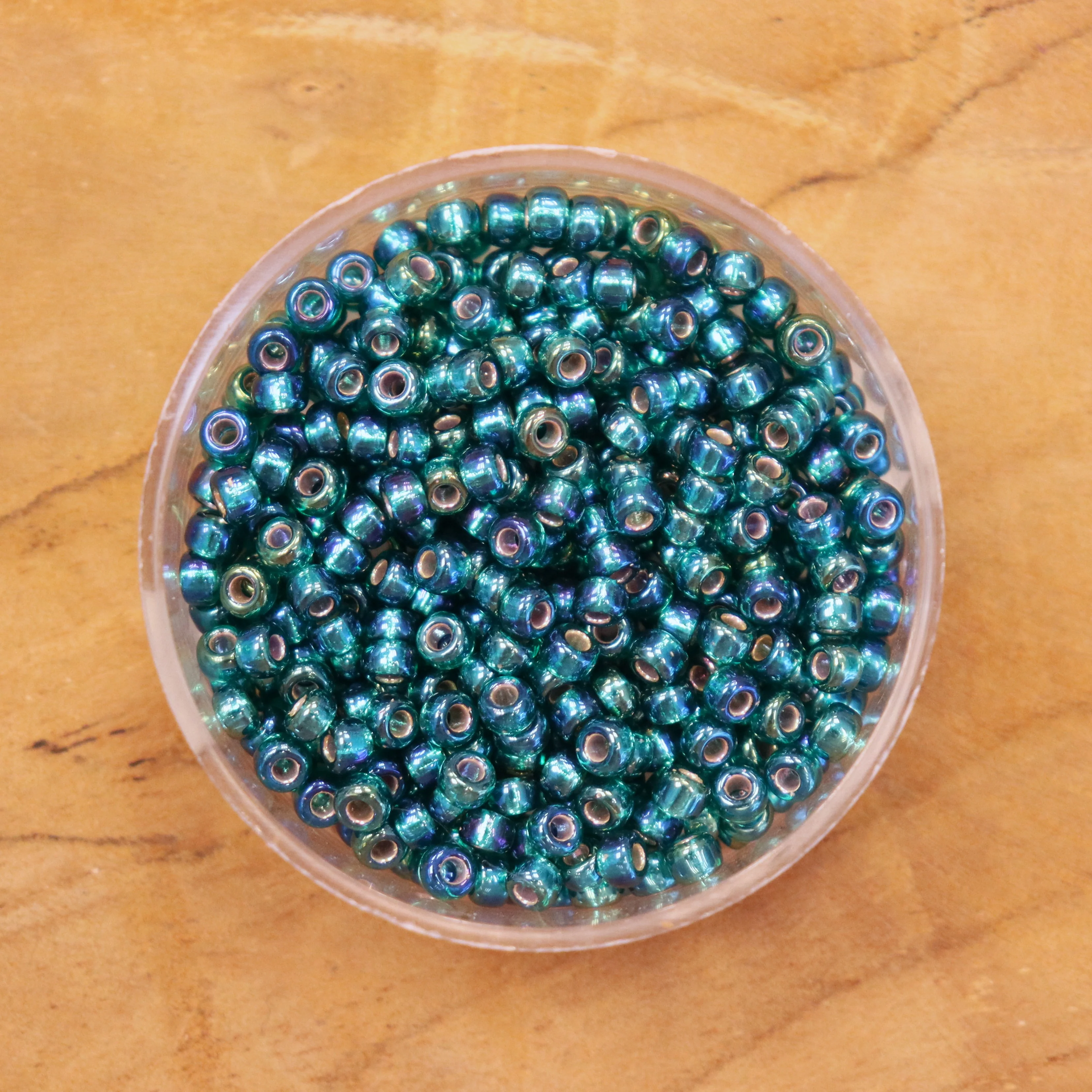 MR8-1017 Silverlined AB emerald 10 gram