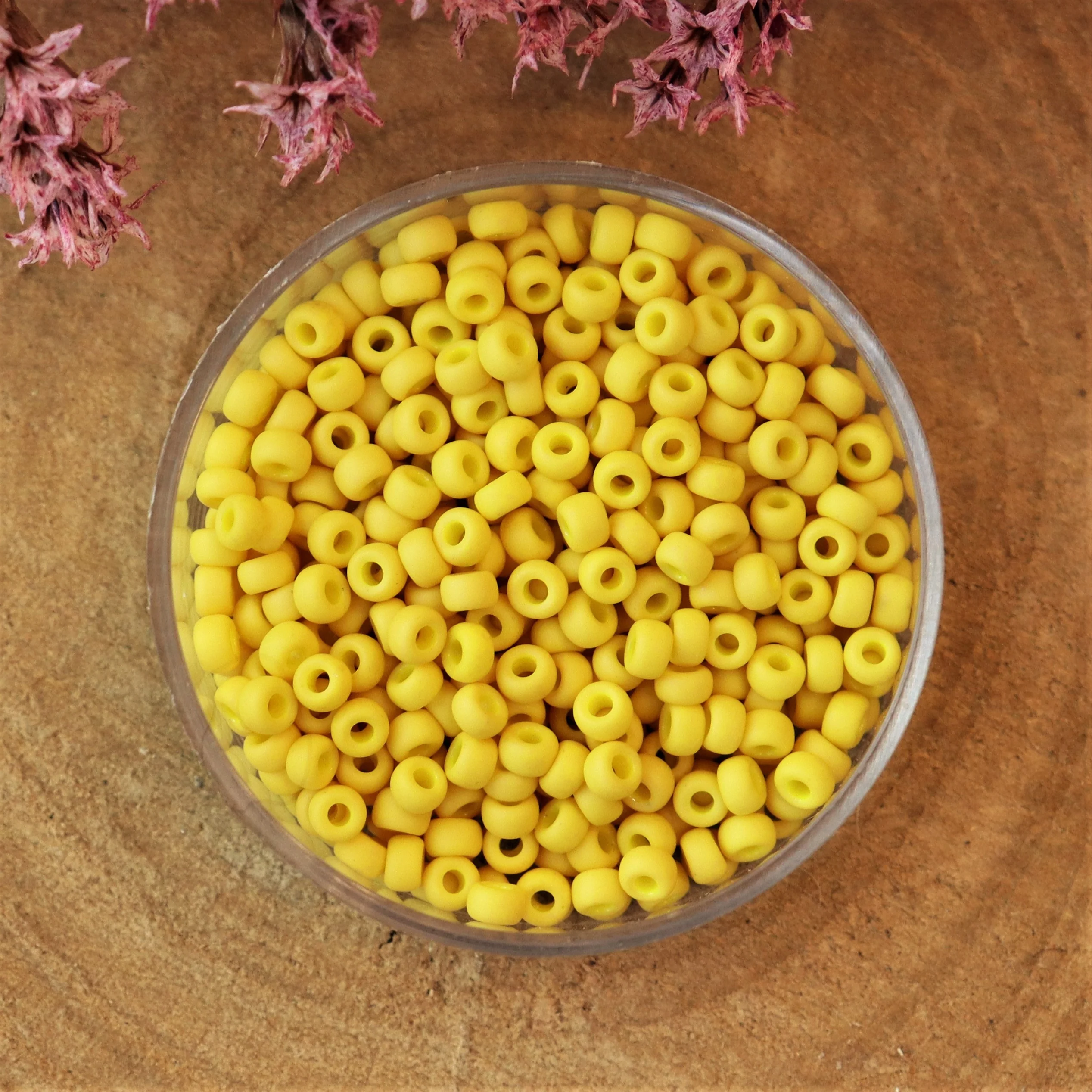 MR8-2311 Opaque matte canary 10 gram