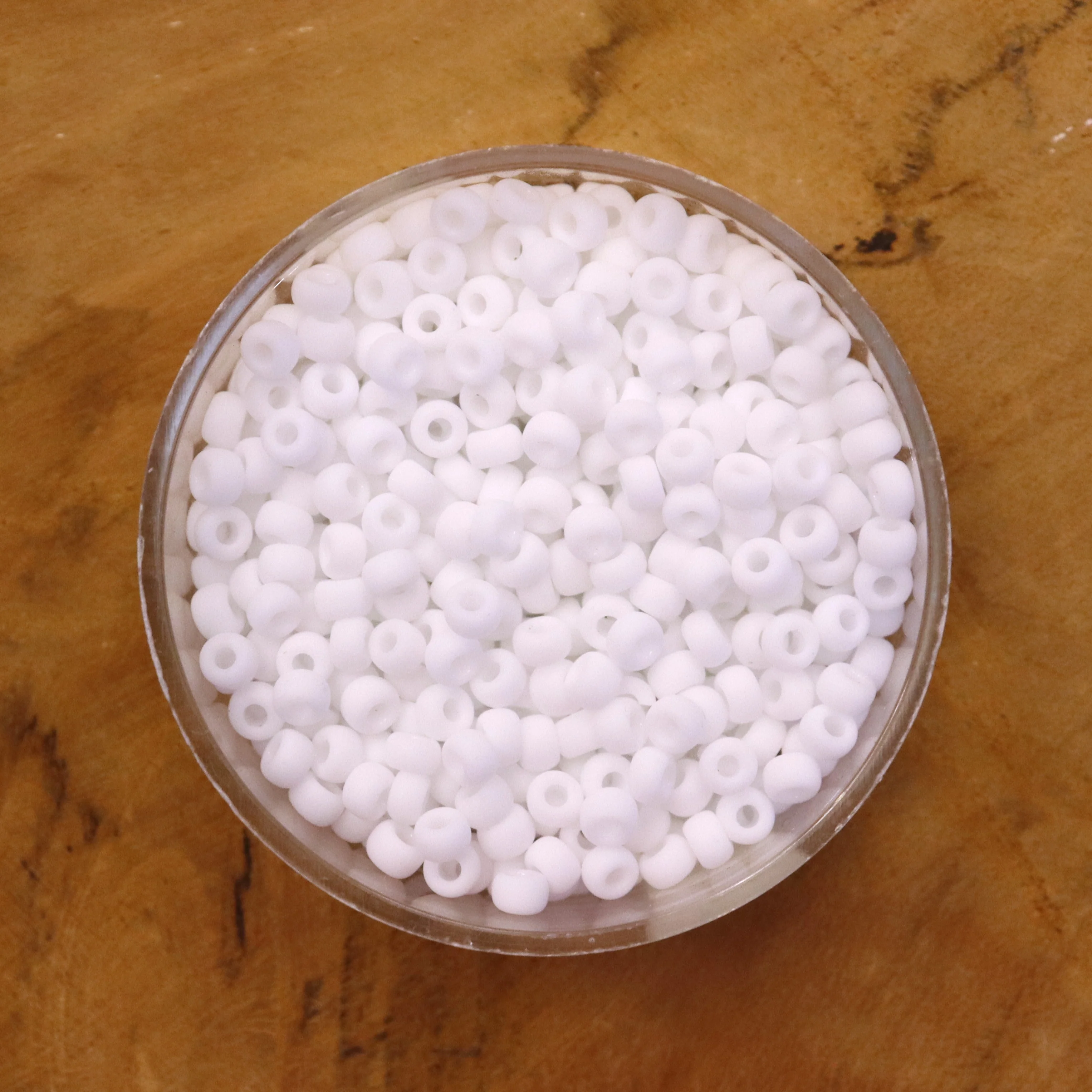 MR8-402F Opaque matte white 10 gram