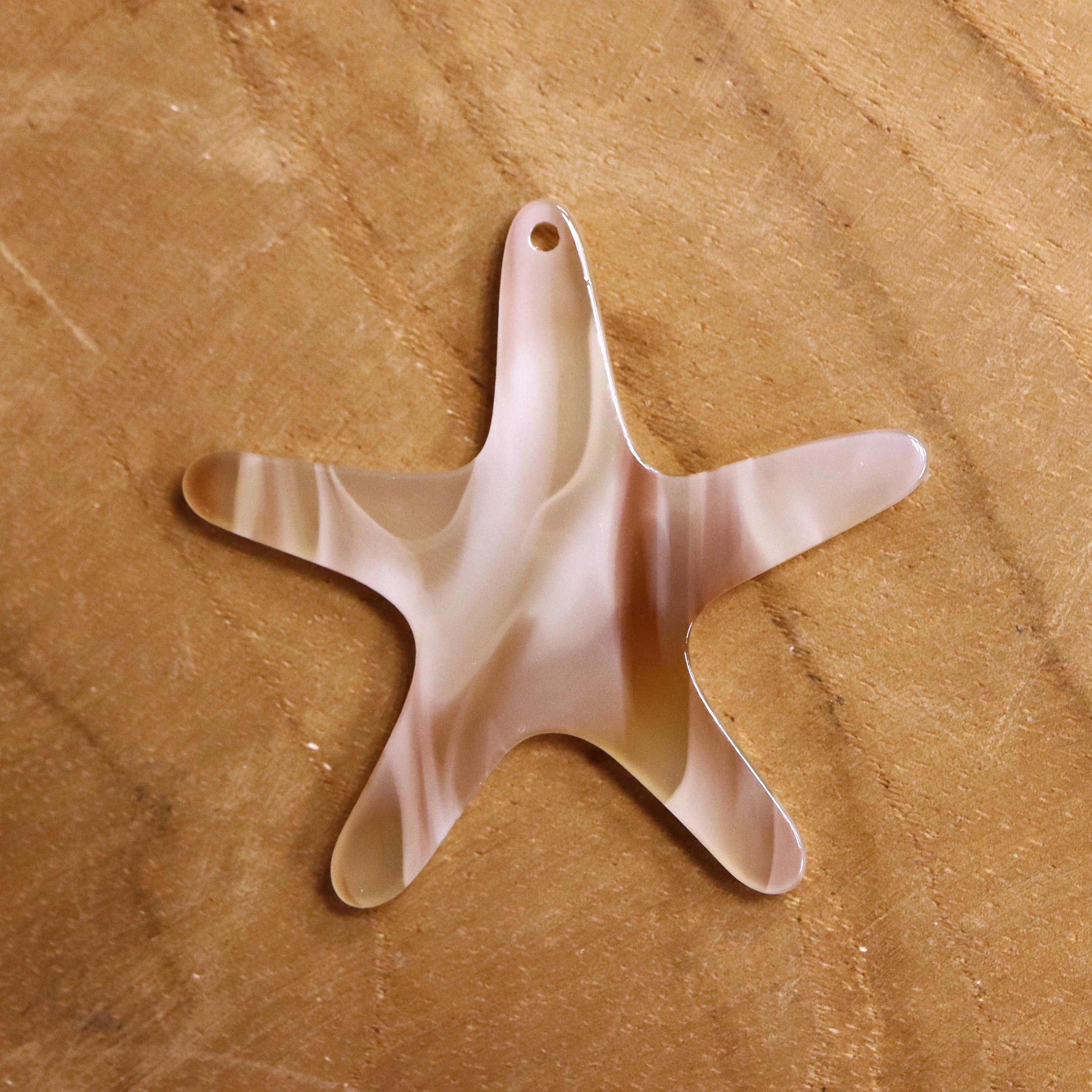 Resin hanger zeester - creme