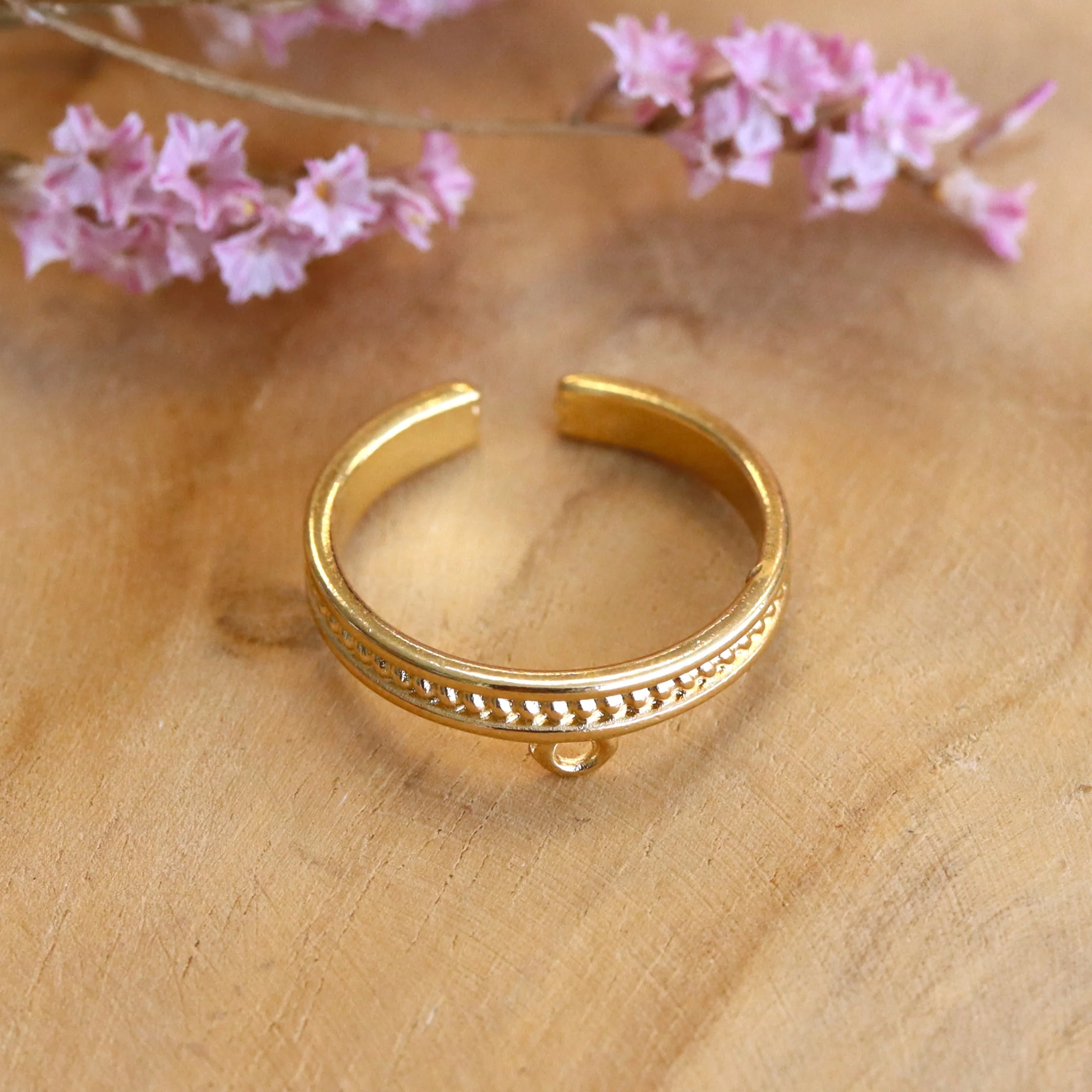 Ring met oogje en opdruk DQ GOUD