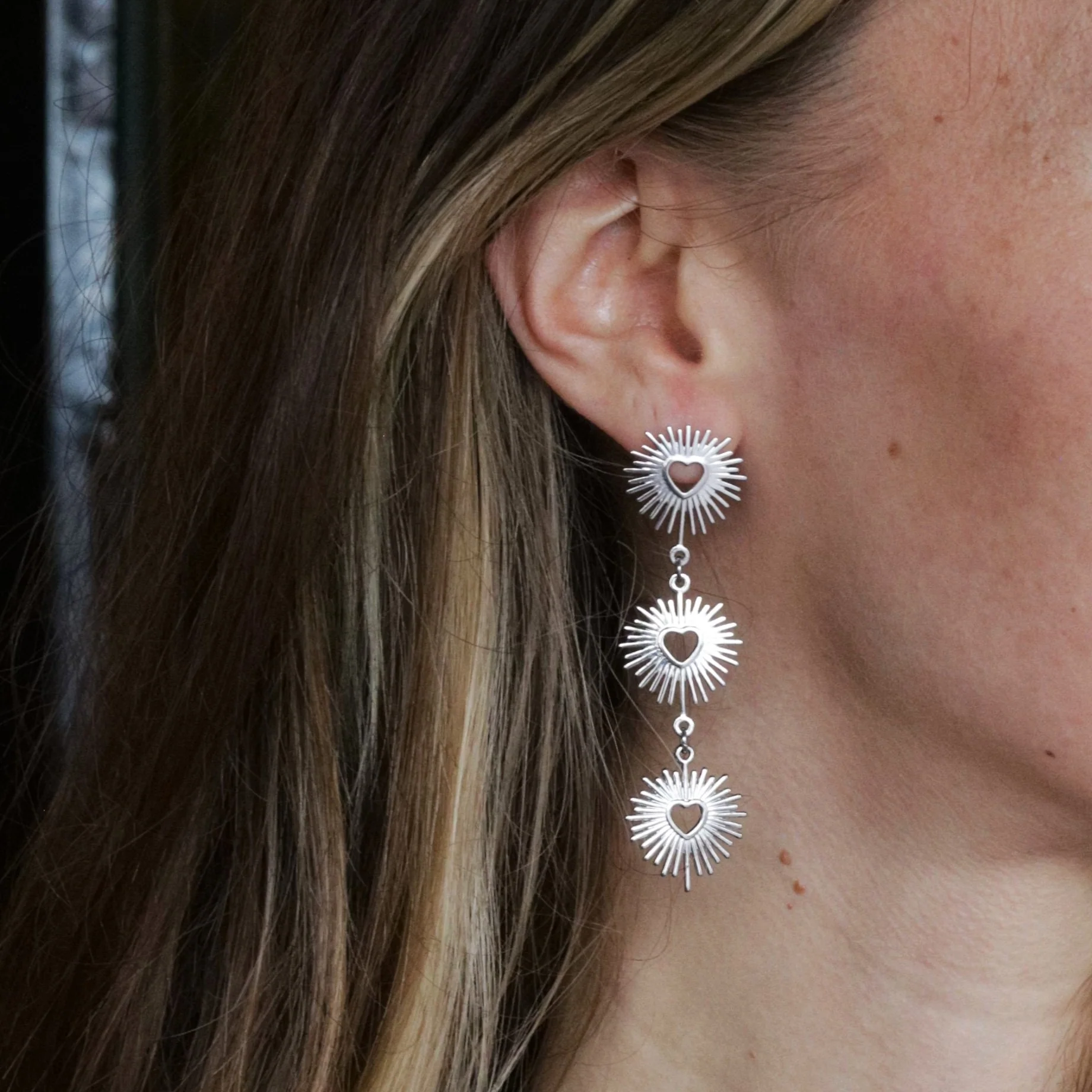 Statement oorbellen harten met sparkle zilver - Image 2
