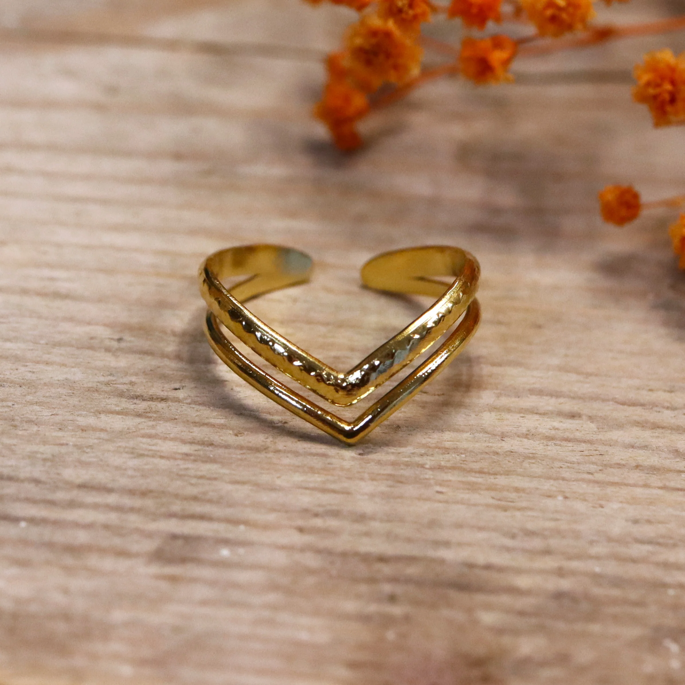 Stainless steel ring goud - sierlijke V vorm