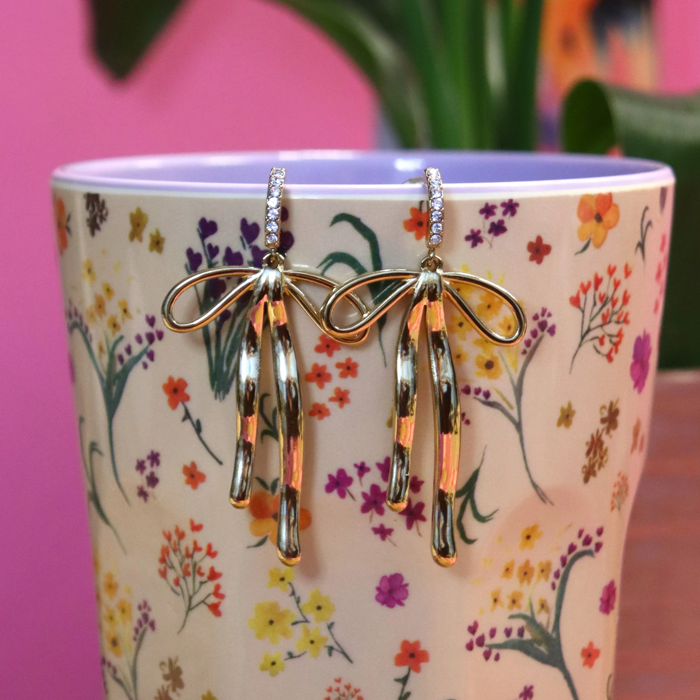 Statement oorbellen - met strass en strik